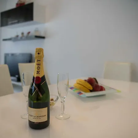 Laro - Modern&spacious Apartamento
