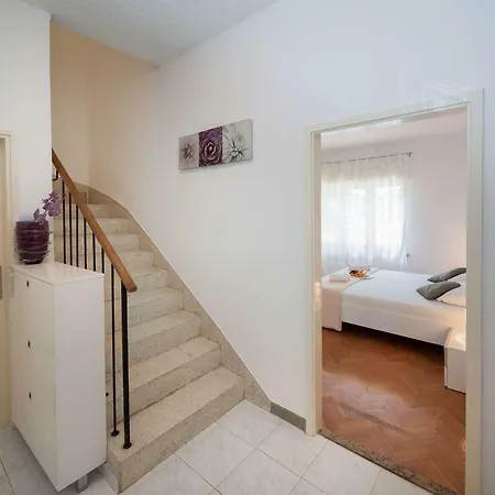 Laro - Modern&spacious *