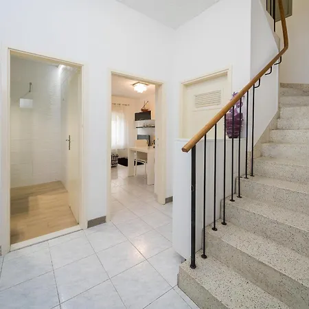 Laro - Modern&spacious Апартаменты Сплит